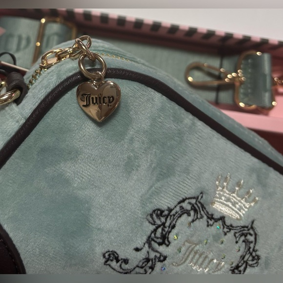 Juicy Couture Gift Set Cool Blue Heritage Slim Camera Bag & Envelope Card Case - Picture 6 of 15